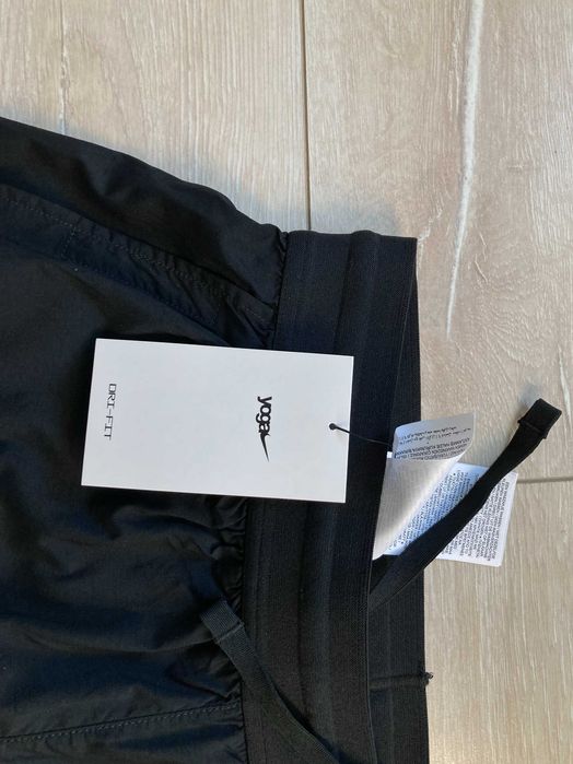 НОВИ Найк Nike Hot Yoga къси панталони с клин къс панталон шорти S