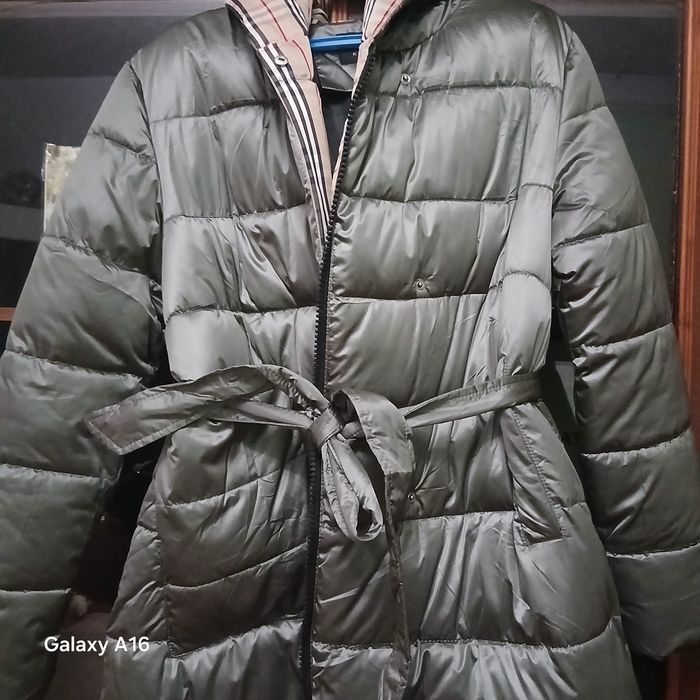 Jenskiy balonniy kurtka sotiladi. Fendi.