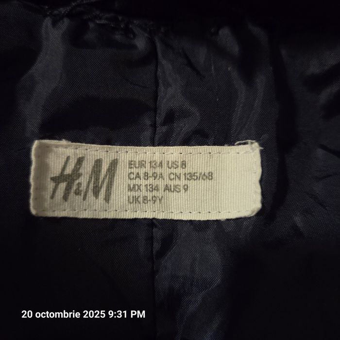 Geacă de iarnă fete H&M marimea 134 pentru 8-9 ani stare foarte bună.