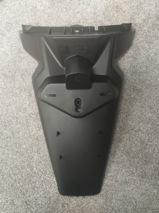Aripa spate, suport numar pentru yamaha xmax model 125 si 250.