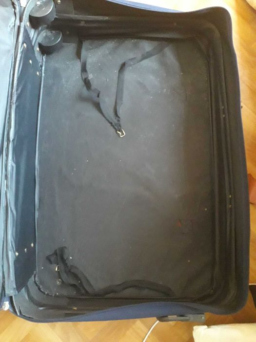 Куфар с дръжка и колело