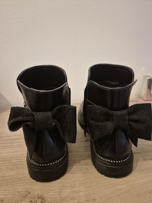 Ghete negre cu fundită