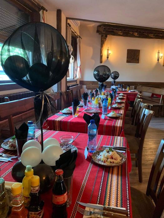 Тематични украси с балони, арка, пиняти, торта от картон