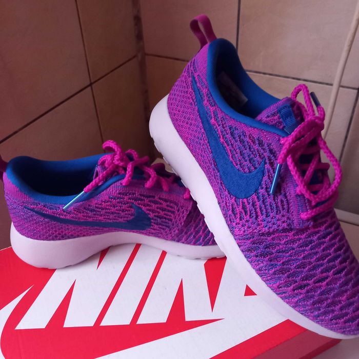 Нови маратонки NIKE