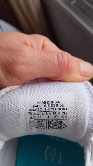 Teniși albi  Converse