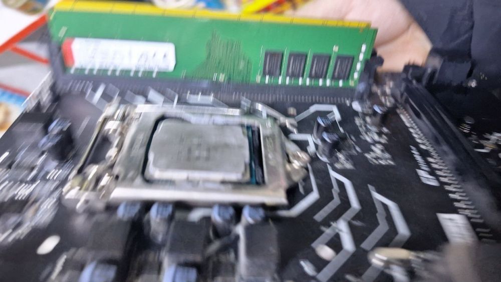 Продам материнскую плату