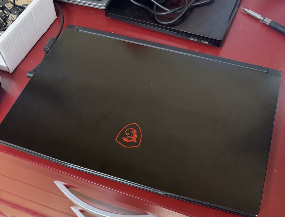 Vand Laptop Gaming MS-16R1