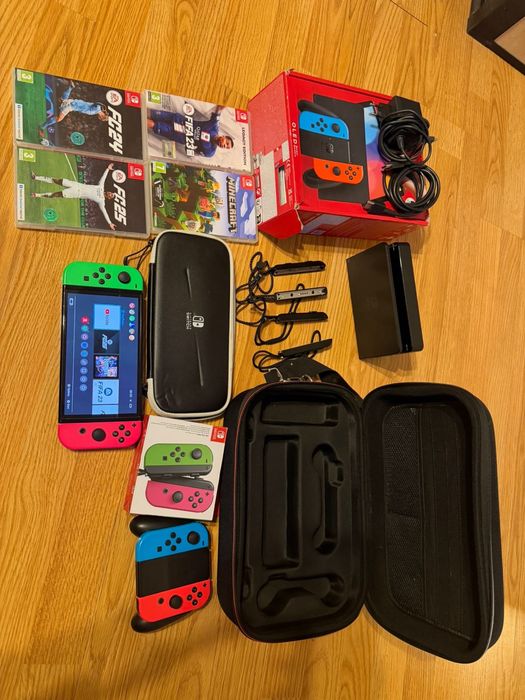 Vând un pachet Nintendo Swich Oled in garantie