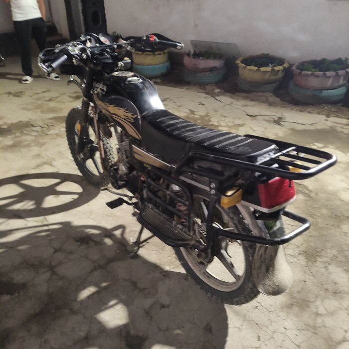 Мотоцикл Сузуки GSX на ходу