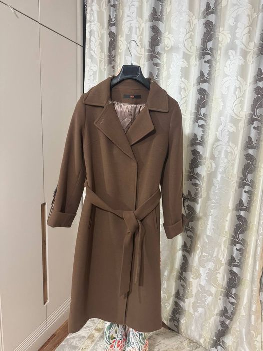 Продам пальто почти новое размер 38 бренд LORETA