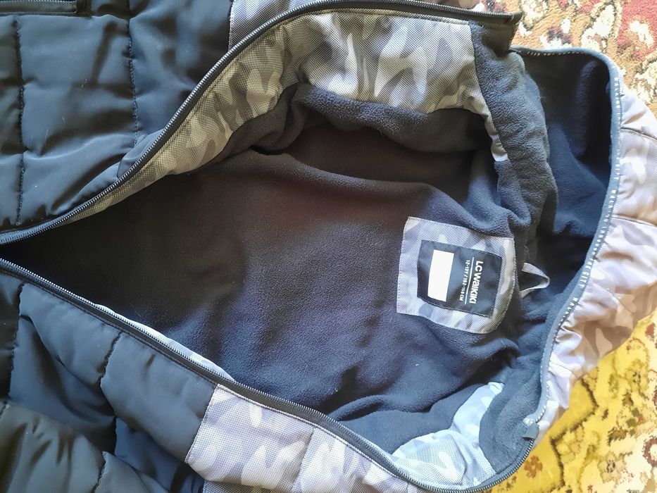 Продам куртку (демисезонная )