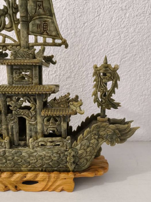 Продавам голям Китайски нефритен кораб антикварен