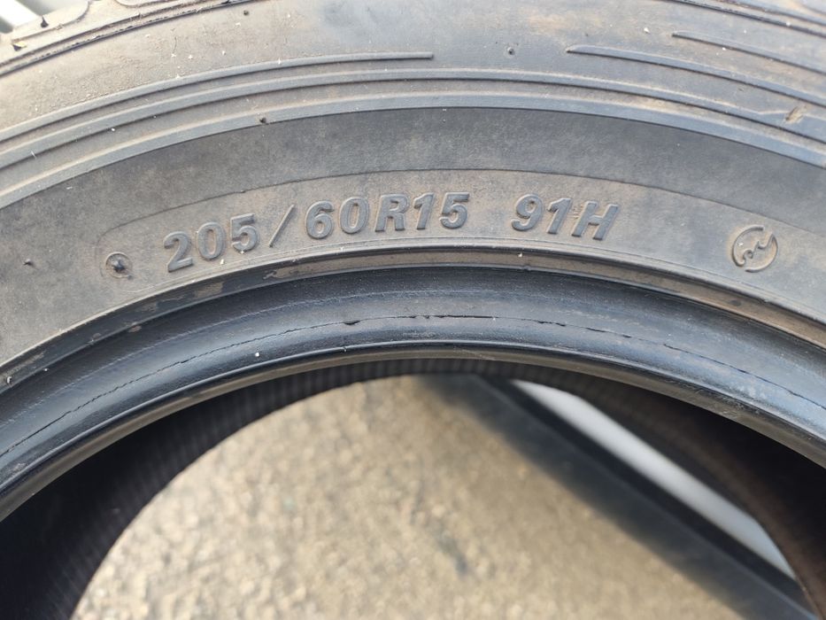Продам 1шт шину 15р