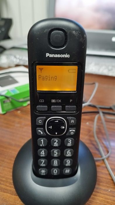 Стационарени безжичени телефони Panasonic KX-TG 4бр със захранване