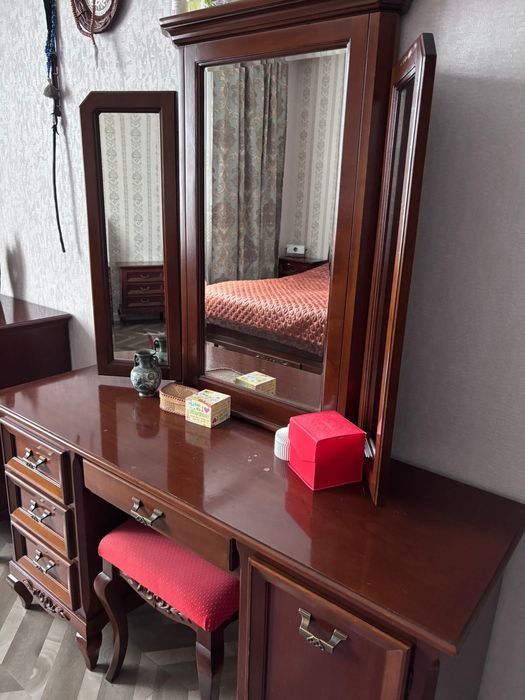 Продаётся спальный гарнитур