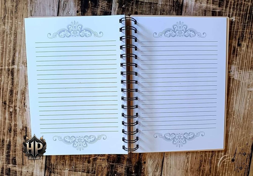 Тефтер с дървени гравирани корици