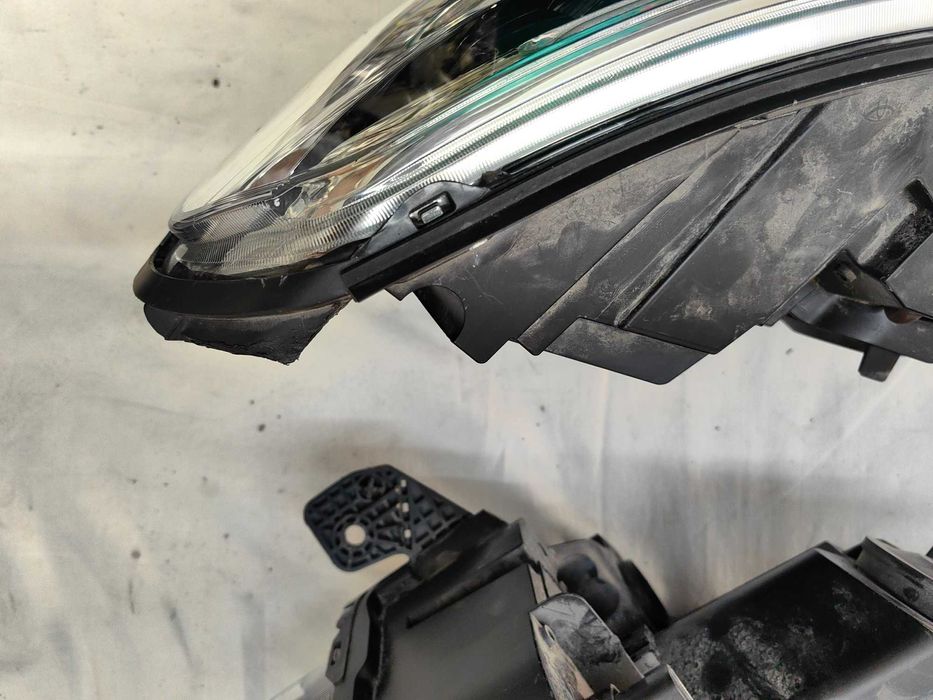 Оригинални  фарове  Toyota Proace Led Bixenon