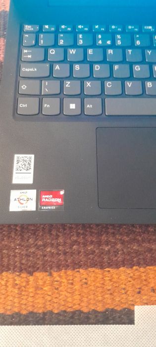 Notebook lenovo sotiladi holati yangi xotira 8/256  rangi qora sotilad