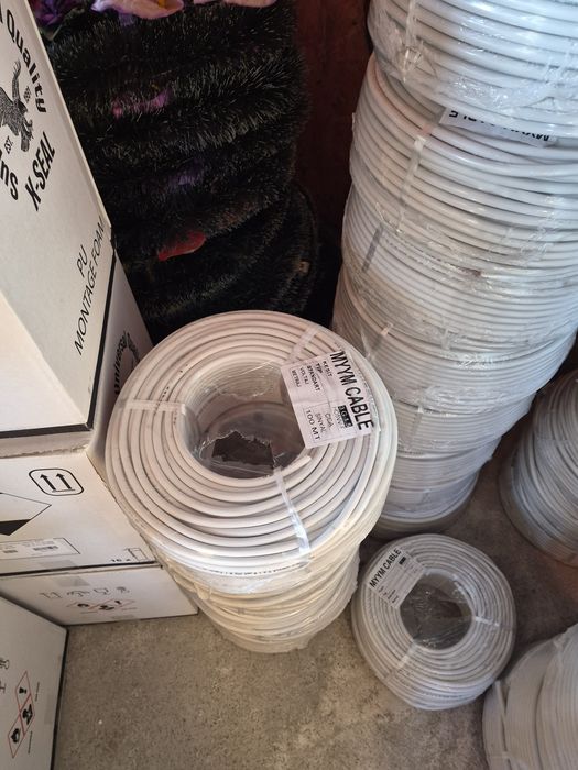 Cablu litat de 3 dimensiuni 3×2,5 300 lei 2×2,5 250 lei sau 3×1,5 220 lei
