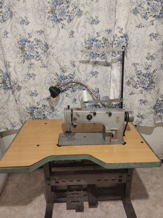 Промышленная швейная машина 1022 класса в отличном состоянии