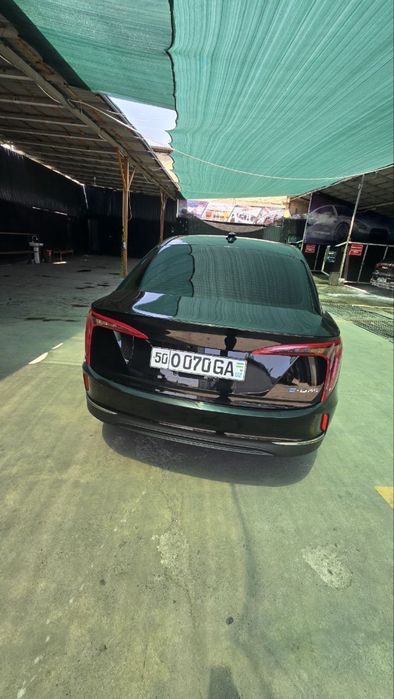 Hongqi eqm5 сотилади