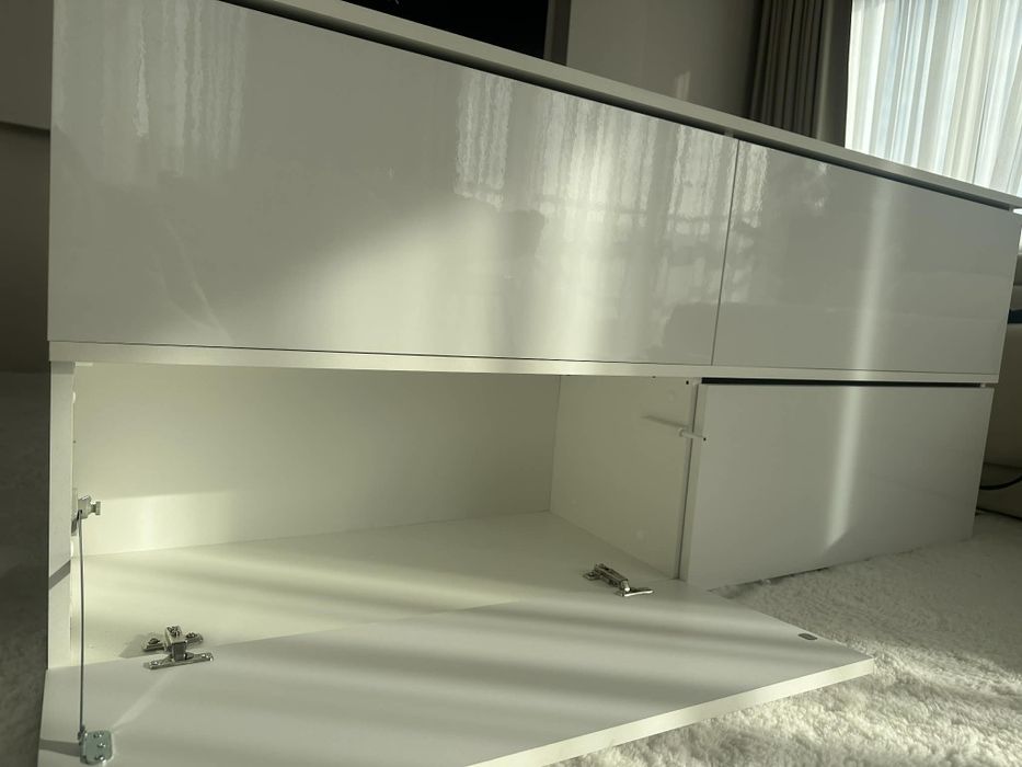 Тв шкаф , бял лак , пуш бутон