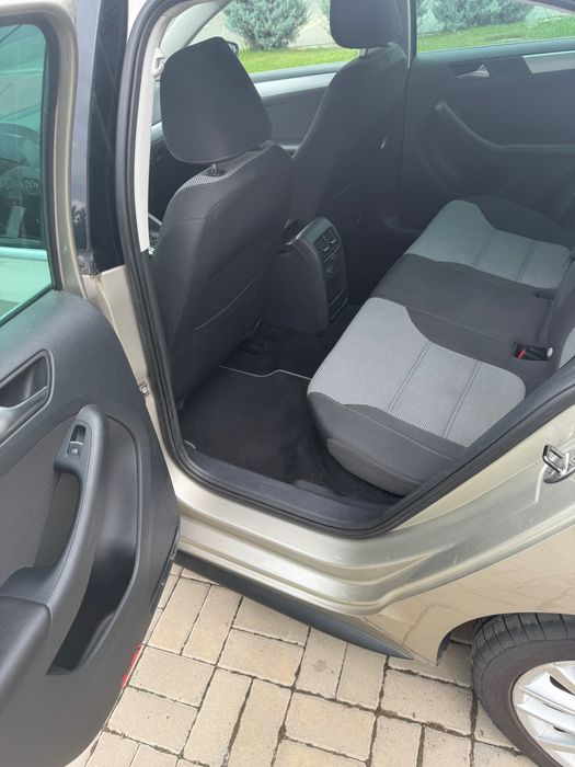 VW Jetta Hybrid E