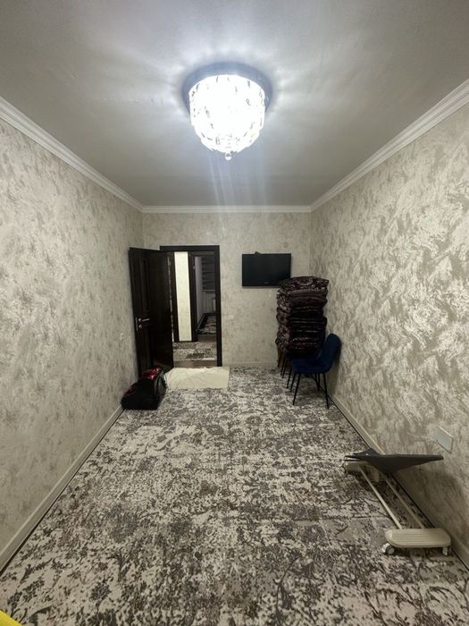 Янгихаёт 3/7/7 , 58 кв метро 3 бекат срочно сотилади