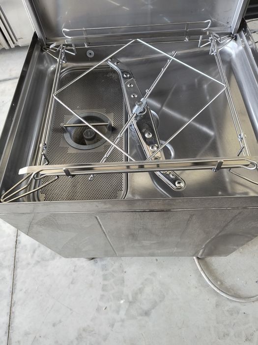 Конзолна -- комбинирана за тави , касетки, чинии и чаши -- 2022 година