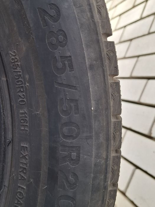 Продам шины лепучка 285/50/20