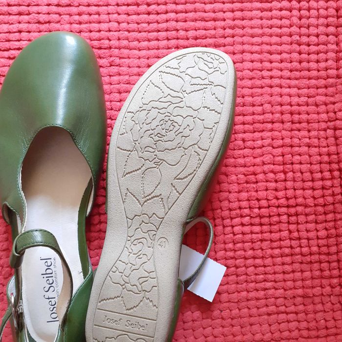 Продавам затворени летни обувки, номер 41