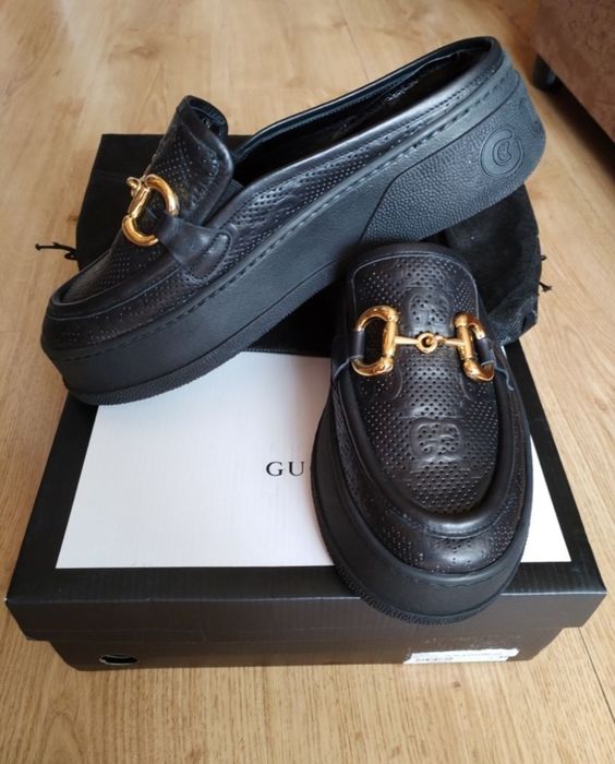 Продавам дамски чехли