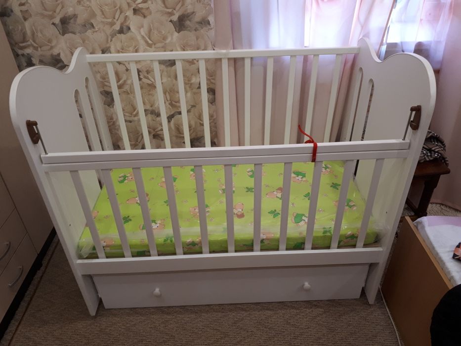 Детская кроватка