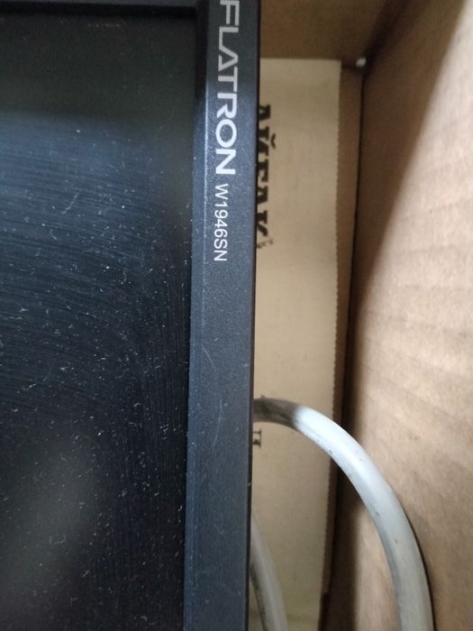 Мониторы LG и Philips 19 дюймовые