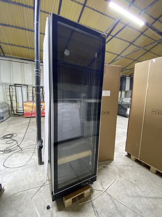 Vitrina frigorifica verticala pentru bauturi alcoolice si sucuri