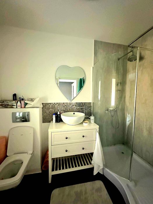 Casă modernă de vânzare în Zimandcuz, la doar 10 minute de Arad.