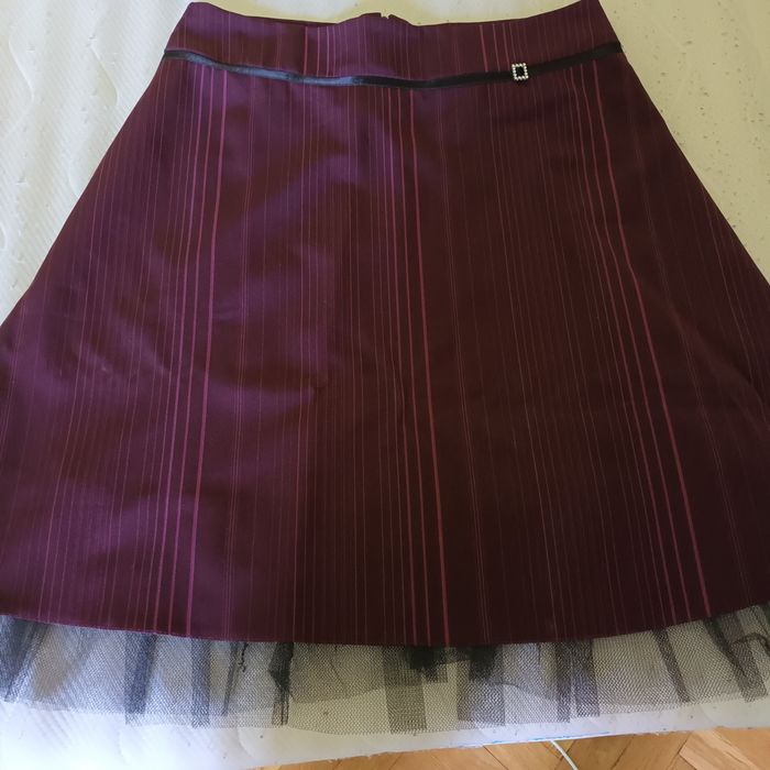 Дамска пола вишнев цвят