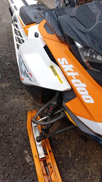 Snowmobil ski doo summit  x 850