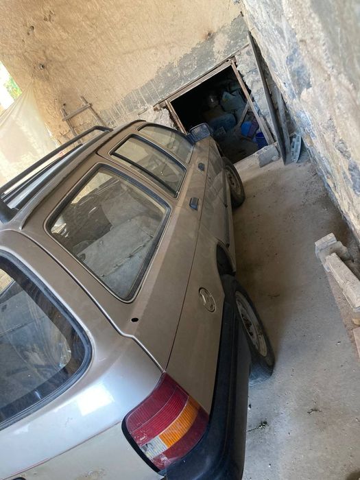 Ford mashinasi  1983 yil