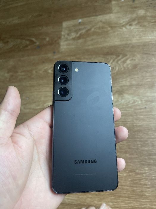 Samsung s22 8/256