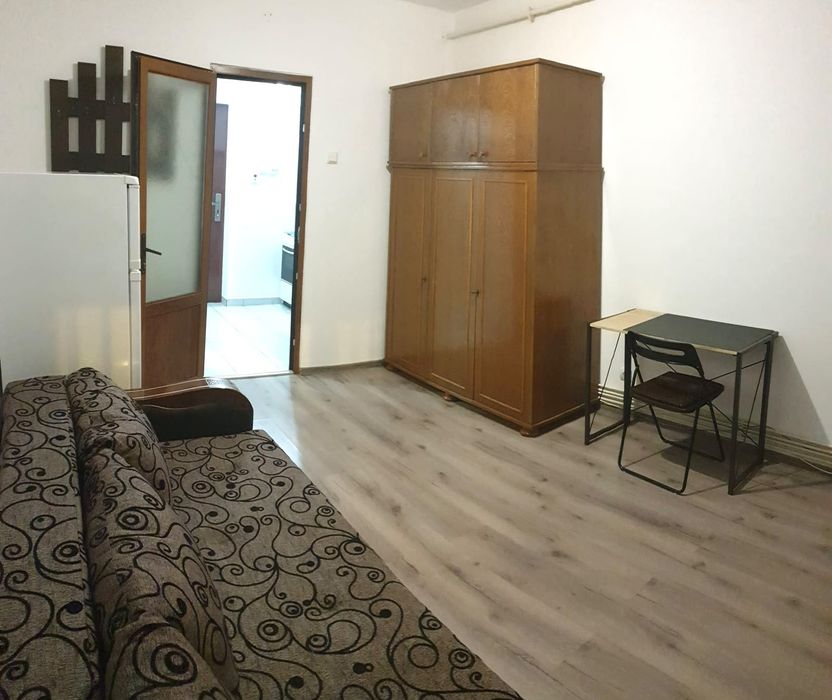 Inchiriez garsoniera in Brasov, zona Spitalul Judeten/ Închiriez garsonieră în Brașov, etaj 1
