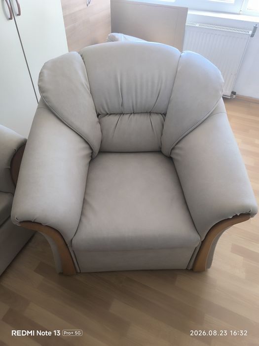 Set canapea extensibila cu fotolii din piele naturală