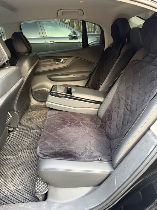 Hongqi E-QM5 431km 2024 yili 49000km yurgan kraska toza