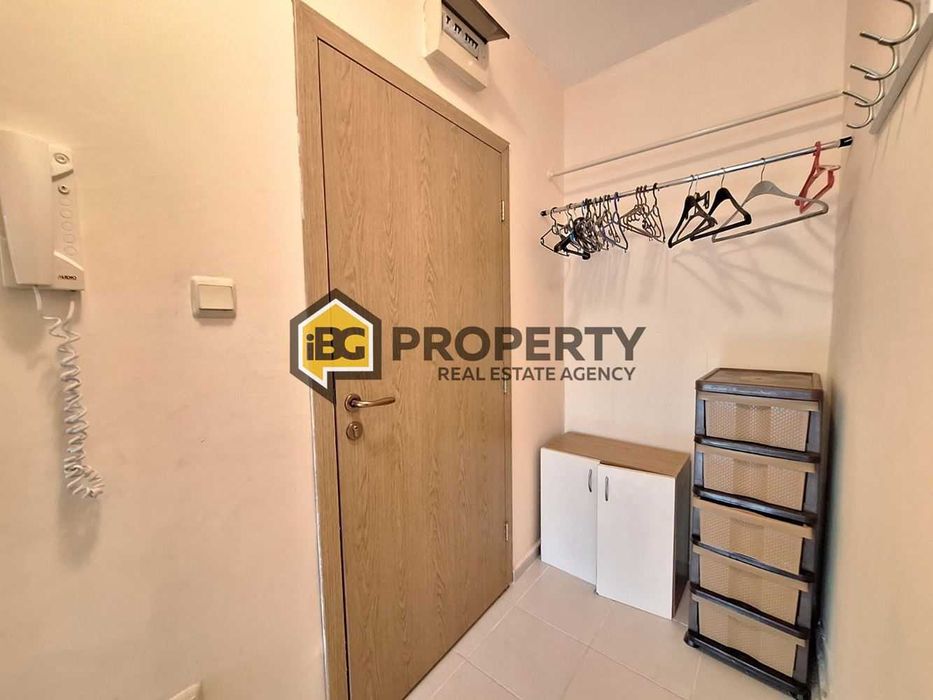 Просторен едностаен с голяма тераса