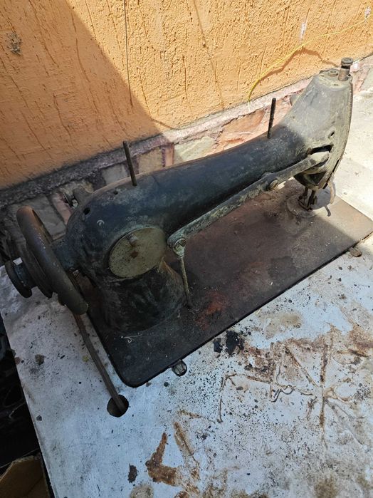 Шевна машина с плот и стойка