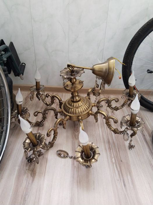 Восьмирожковая люстра