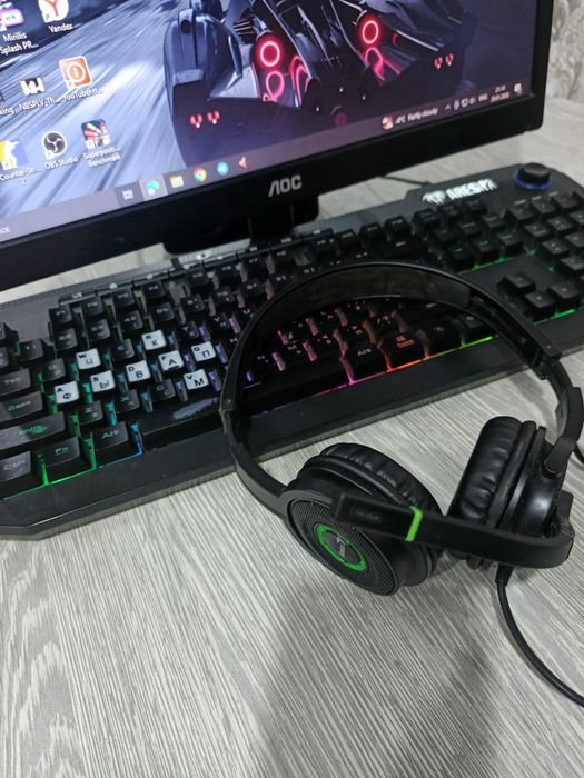 Kompyuter uchun kalonka va naushnik sotiladi