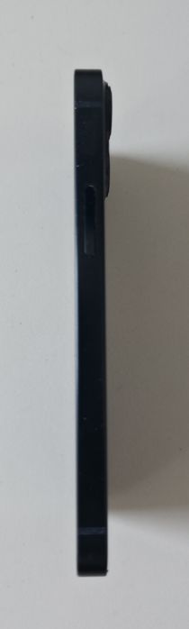 Vand IPhone 13 Mini rătăcit prin sertar