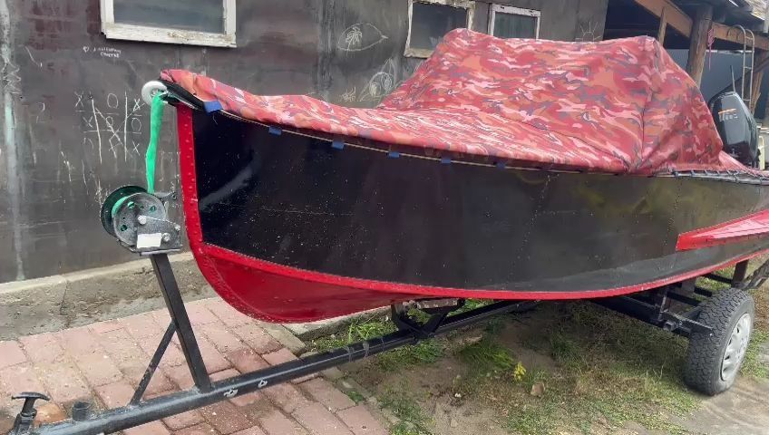 Продам лодку с мотором с прецепом