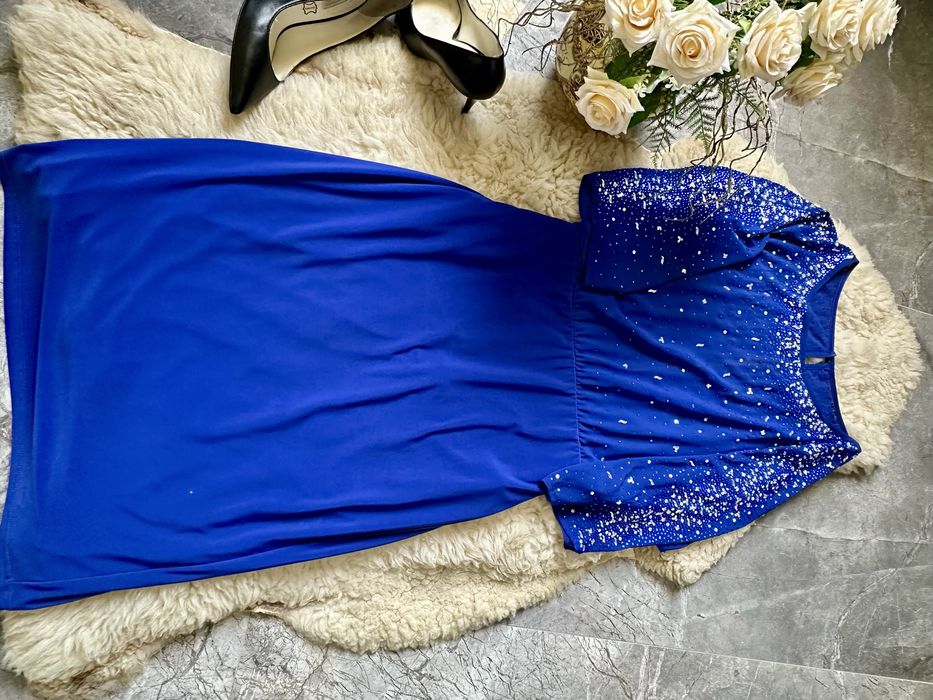 Женское вечернее платье.